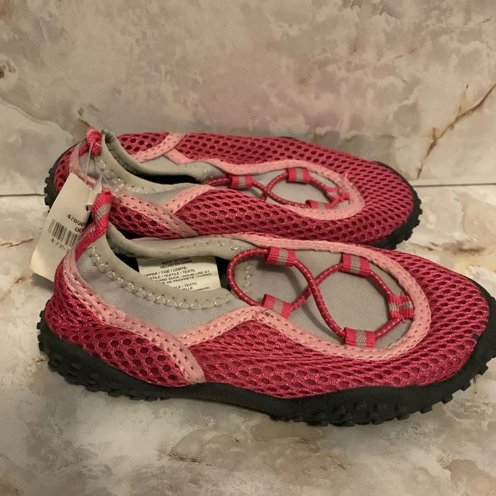 Old Navy 8 toddler water shoe slip on slipper grip beach pool gray pink stretch